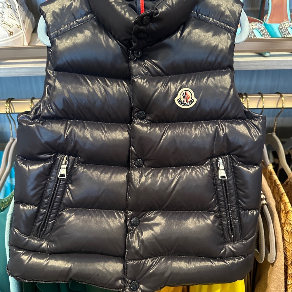 Moncler boys Navy Puffer Jacket with Red Accent size 5